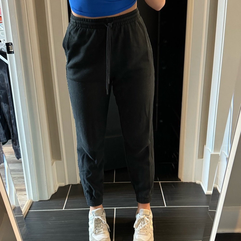 Black aerie sweatpants with drawstring